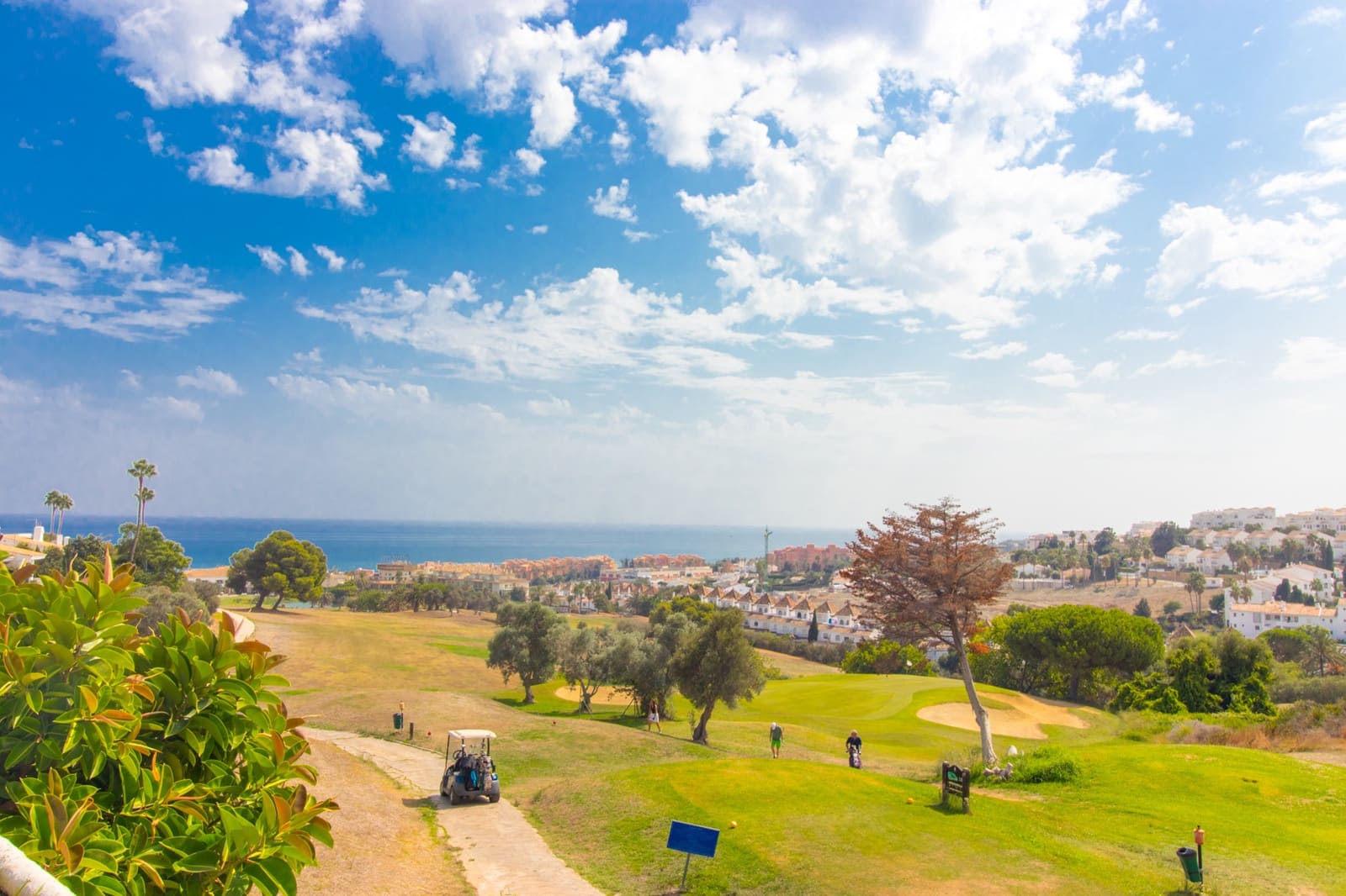 Ático de 2 habitaciones en La Duquesa / Puerto de la Duquesa en venta con piscina - 280.000 € (Ref: 9824802)