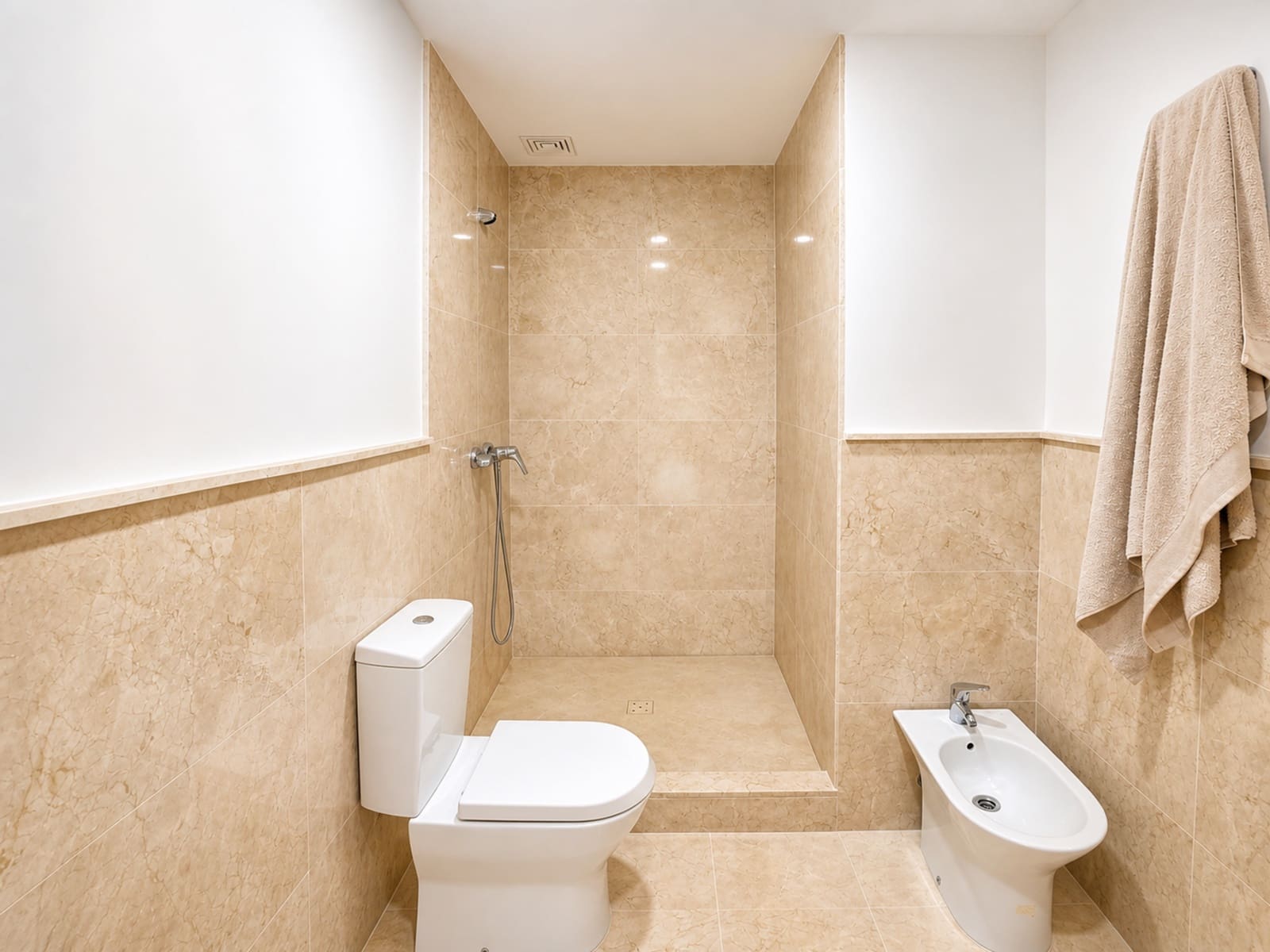 2 quarto Casa em Banda para venda em Casares com garagem - 470 000 € (Ref: 9824803)