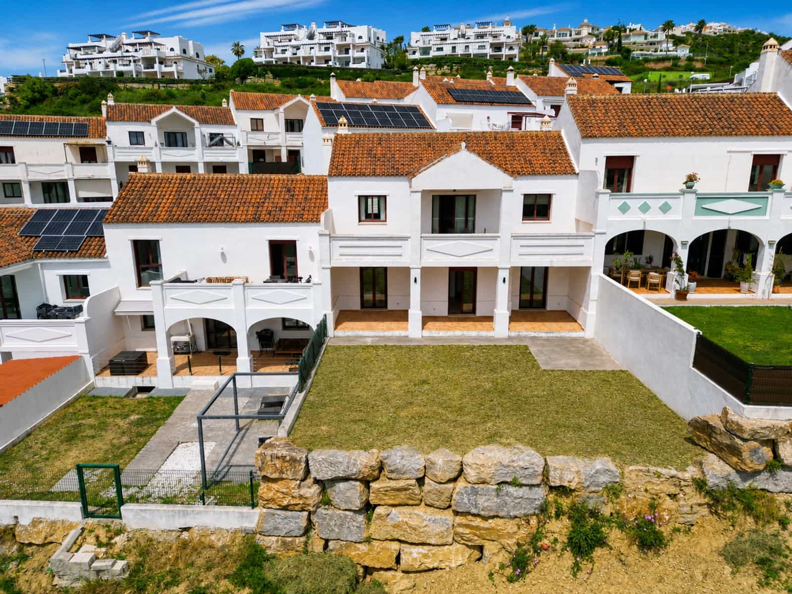3 bedroom Townhouse for sale in Casares with garage - € 470,000 (Ref: 9824803)