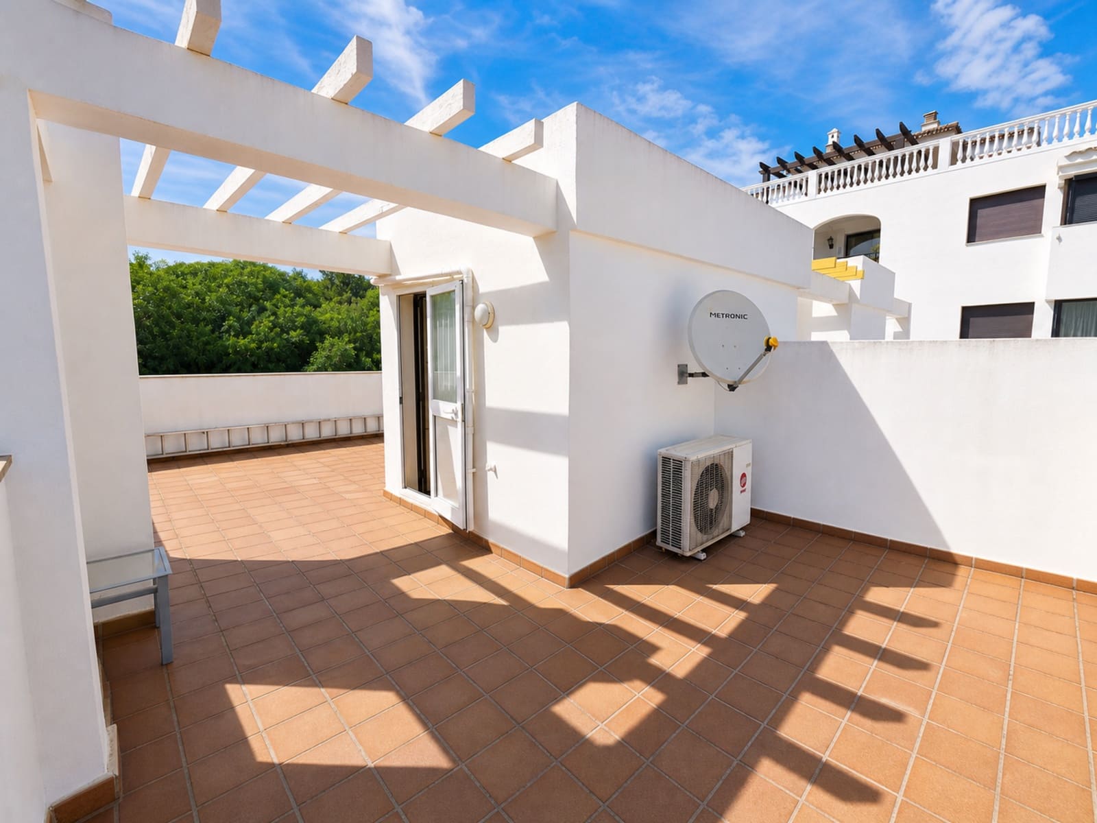 3 soveværelse Semi-Rækkehus til salg i La Duquesa / Puerto de la Duquesa med garage - € 375.000 (Ref: 9824805)
