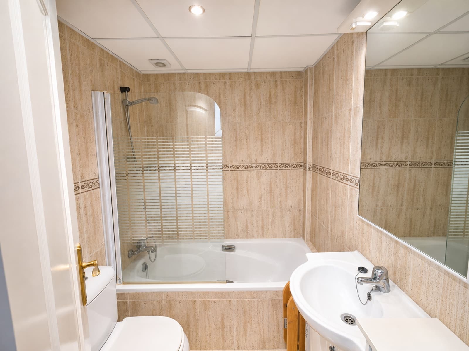3 soveværelse Semi-Rækkehus til salg i La Duquesa / Puerto de la Duquesa med garage - € 375.000 (Ref: 9824805)