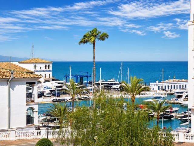 3 soveværelse Semi-Rækkehus til salg i La Duquesa / Puerto de la Duquesa, Manilva med garage - € 375.000 (Ref: 9824805)
