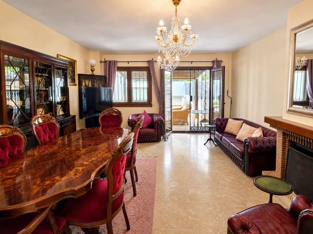 3 soveværelse Semi-Rækkehus til salg i La Duquesa / Puerto de la Duquesa, Manilva med garage - € 375.000 (Ref: 9824805)