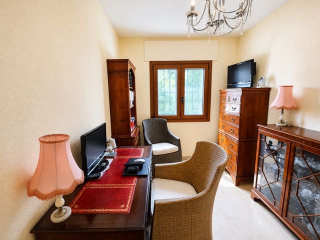 3 soveværelse Semi-Rækkehus til salg i La Duquesa / Puerto de la Duquesa, Manilva med garage - € 375.000 (Ref: 9824805)