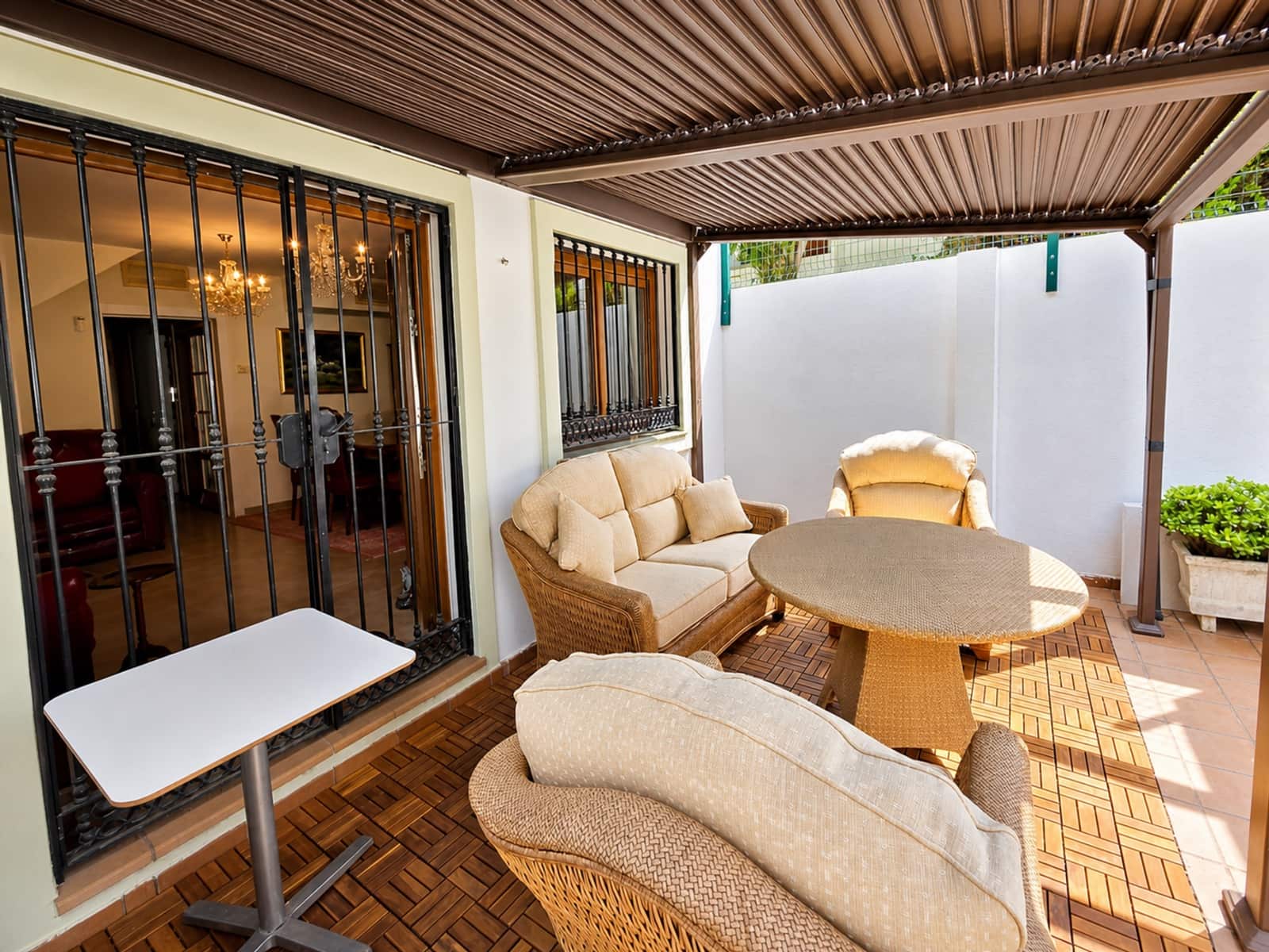 3 soveværelse Semi-Rækkehus til salg i La Duquesa / Puerto de la Duquesa med garage - € 375.000 (Ref: 9824805)