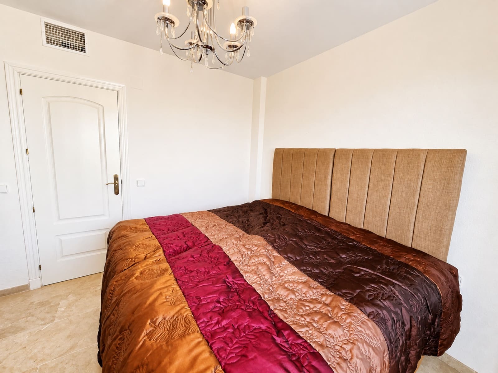 3 soveværelse Semi-Rækkehus til salg i La Duquesa / Puerto de la Duquesa med garage - € 375.000 (Ref: 9824805)