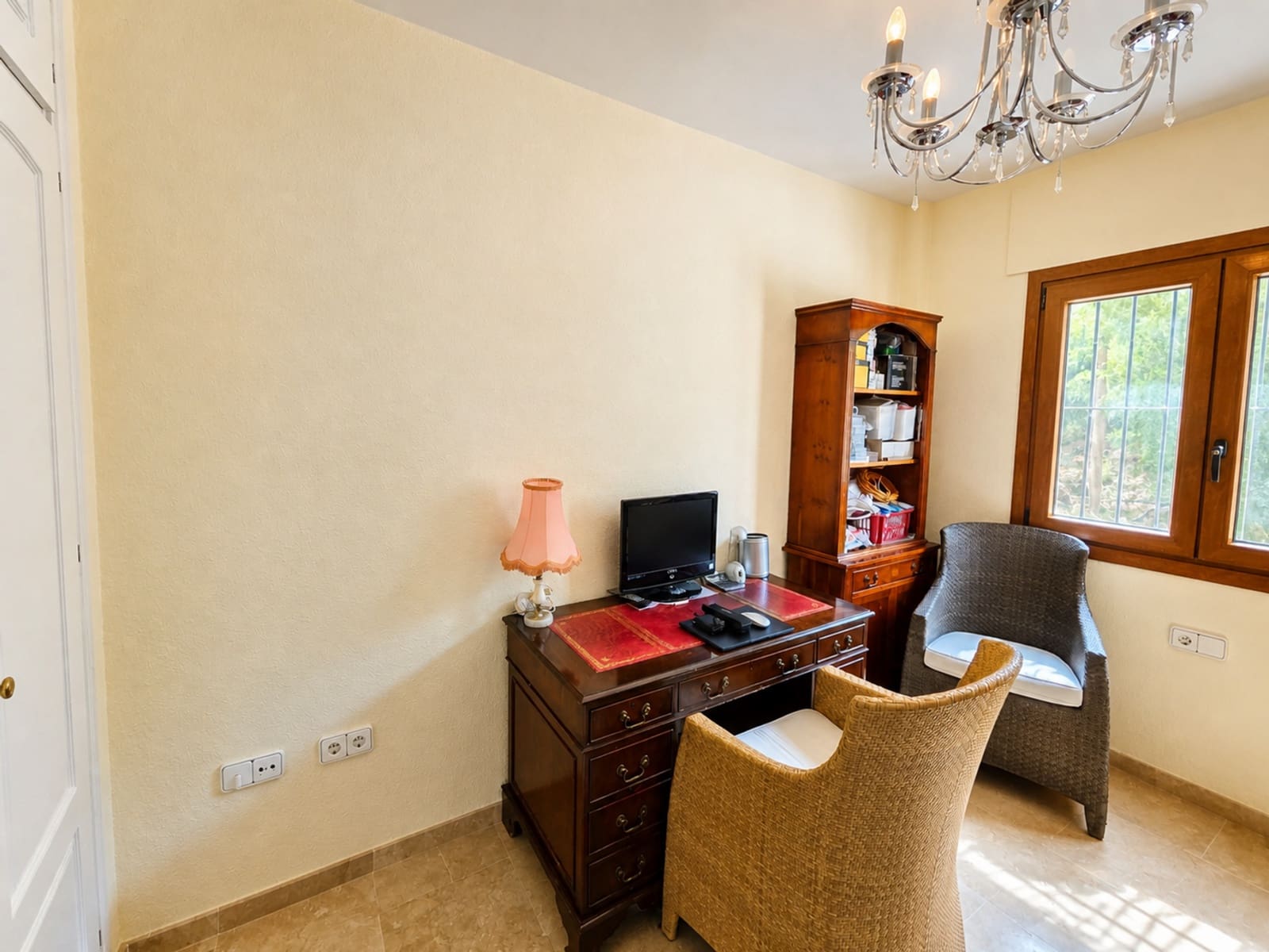 3 soveværelse Semi-Rækkehus til salg i La Duquesa / Puerto de la Duquesa med garage - € 375.000 (Ref: 9824805)