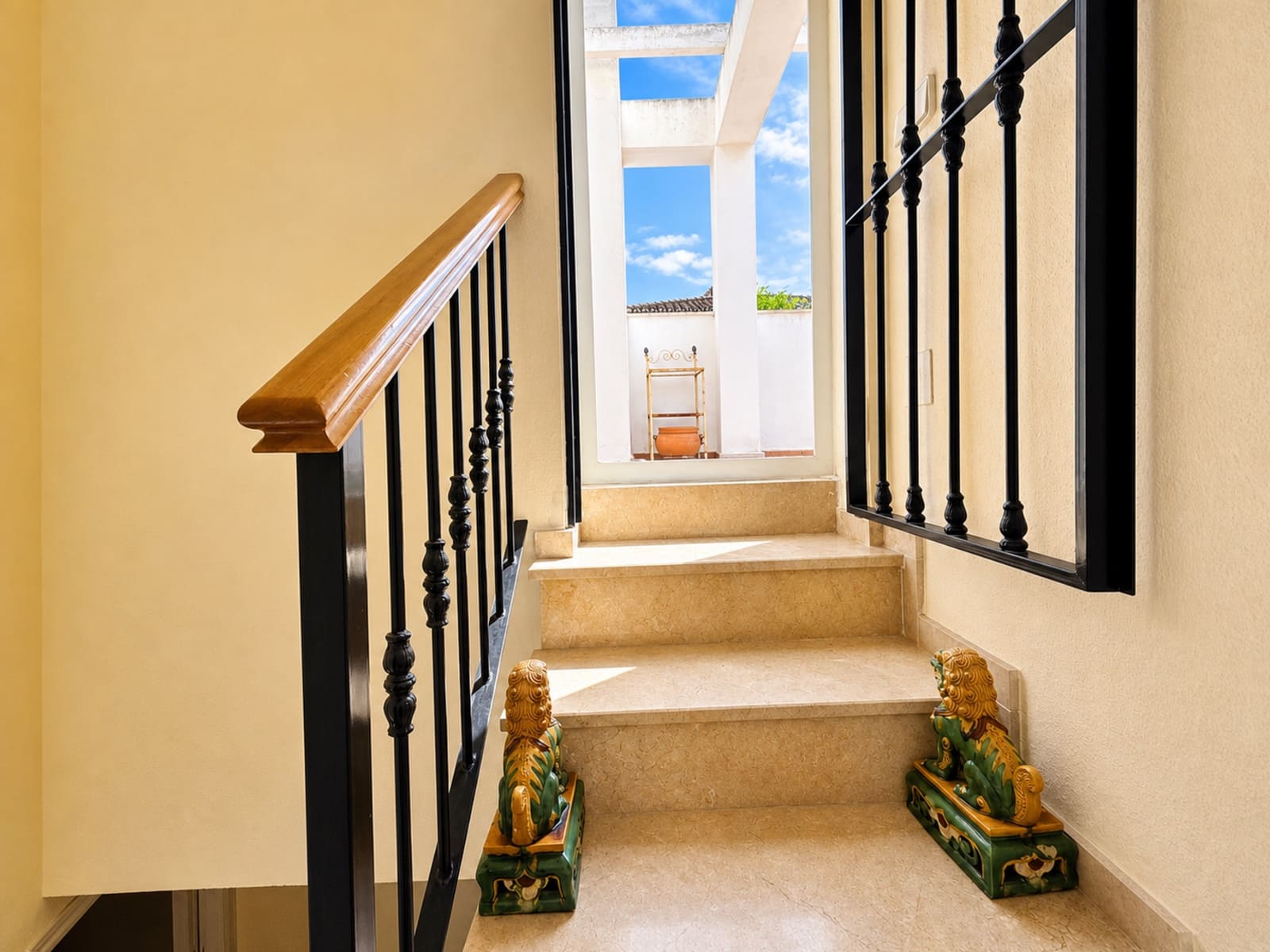 3 soveværelse Semi-Rækkehus til salg i La Duquesa / Puerto de la Duquesa med garage - € 375.000 (Ref: 9824805)