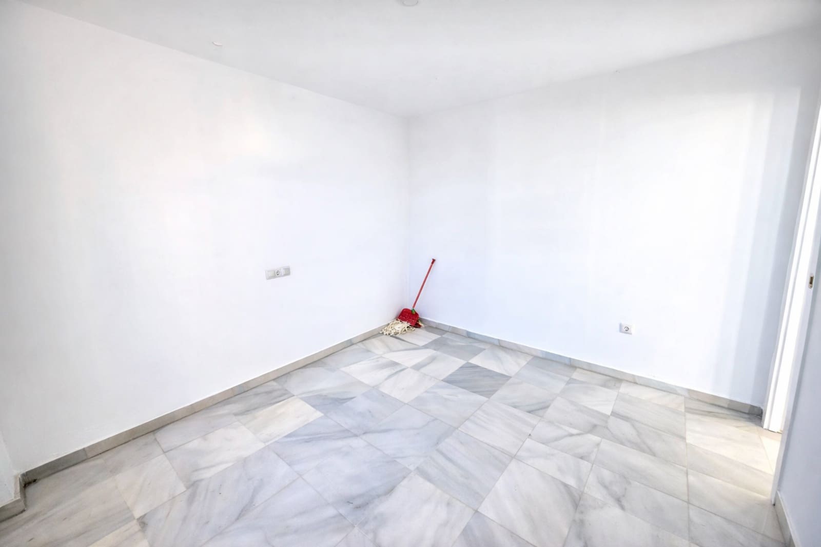 3 quarto Apartamento para venda em La Duquesa / Puerto de la Duquesa com piscina garagem - 275 000 € (Ref: 9836215)