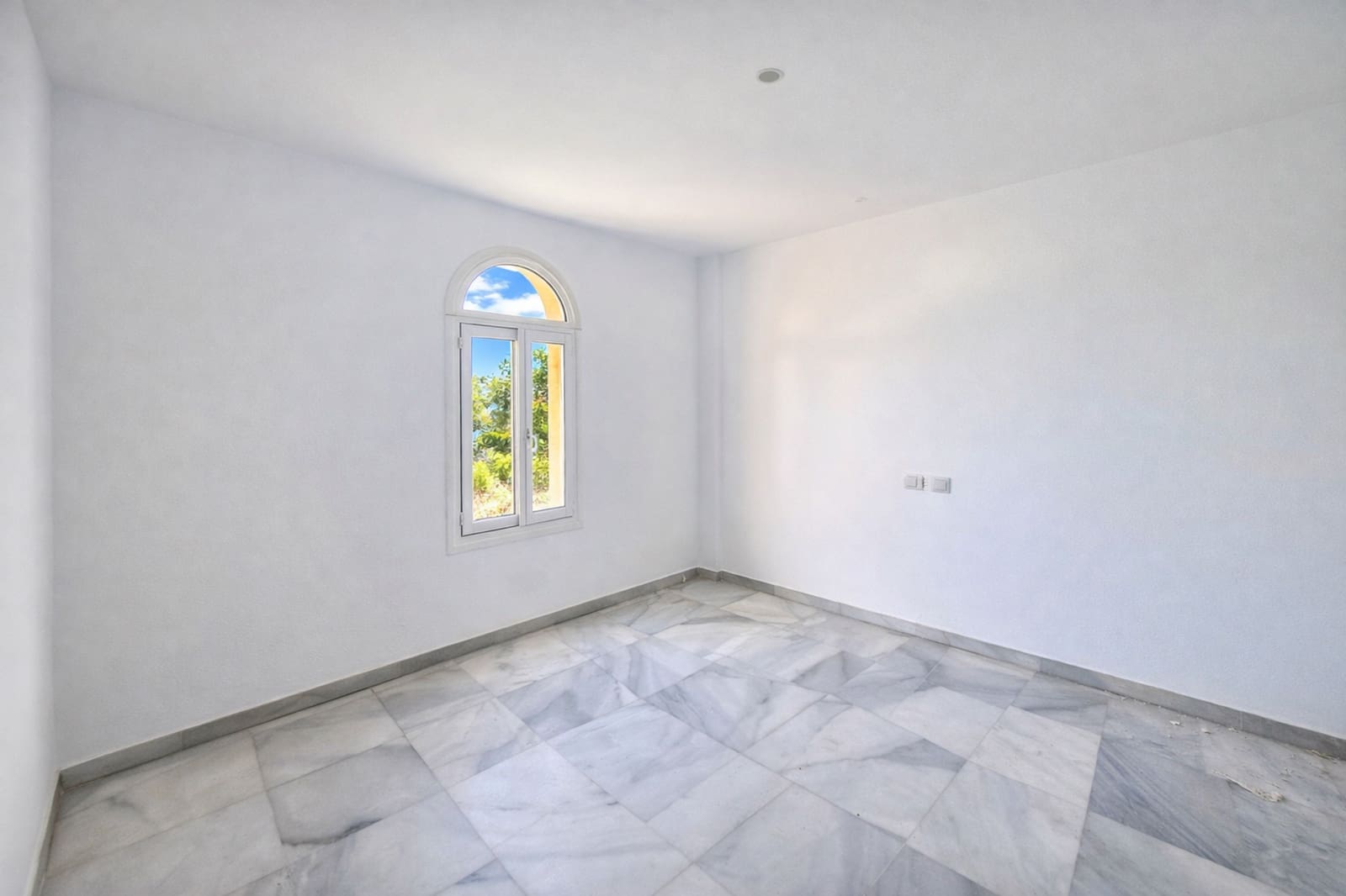 3 quarto Apartamento para venda em La Duquesa / Puerto de la Duquesa com piscina garagem - 275 000 € (Ref: 9836215)