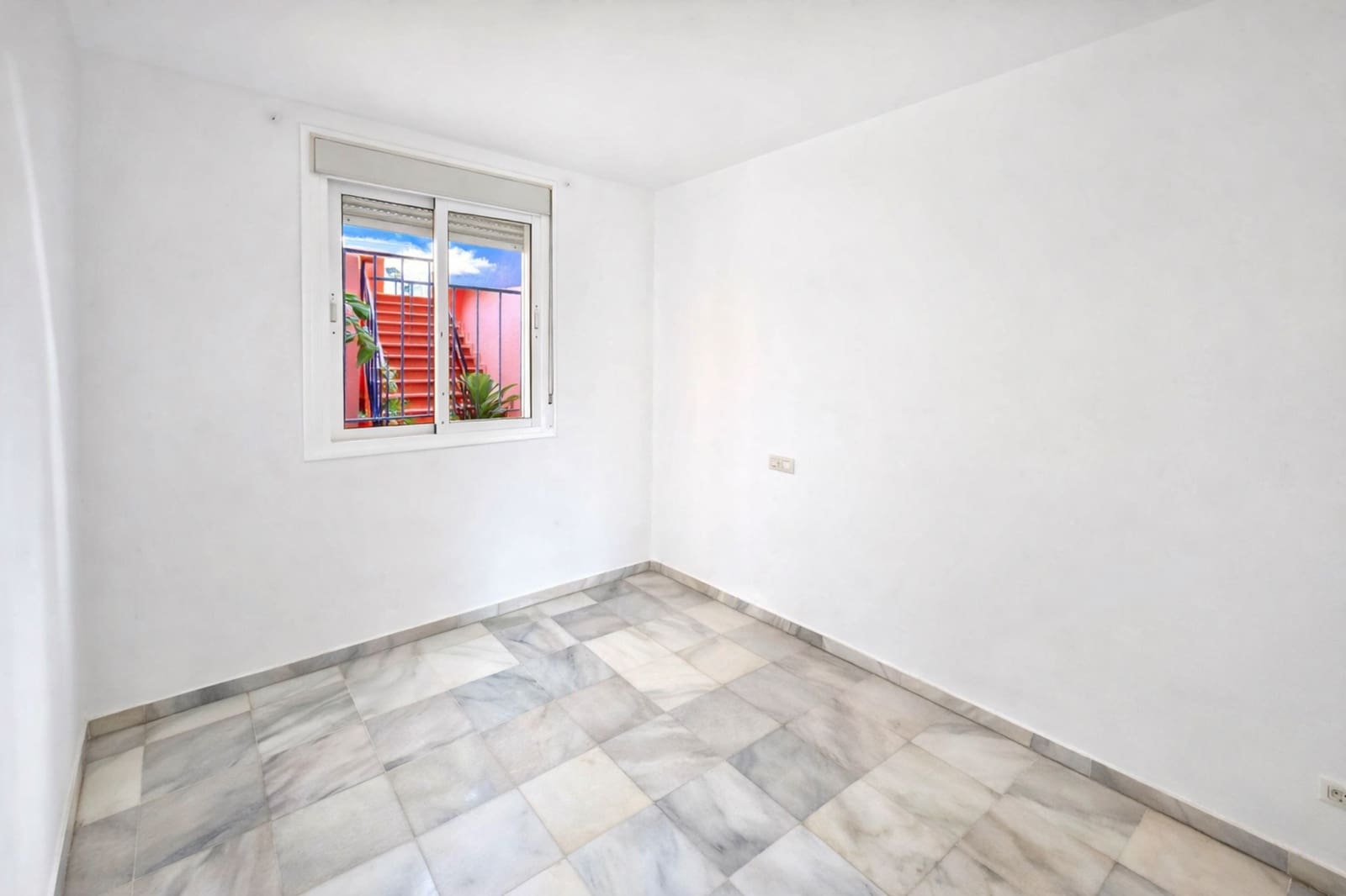 3 quarto Apartamento para venda em La Duquesa / Puerto de la Duquesa com piscina garagem - 275 000 € (Ref: 9836215)