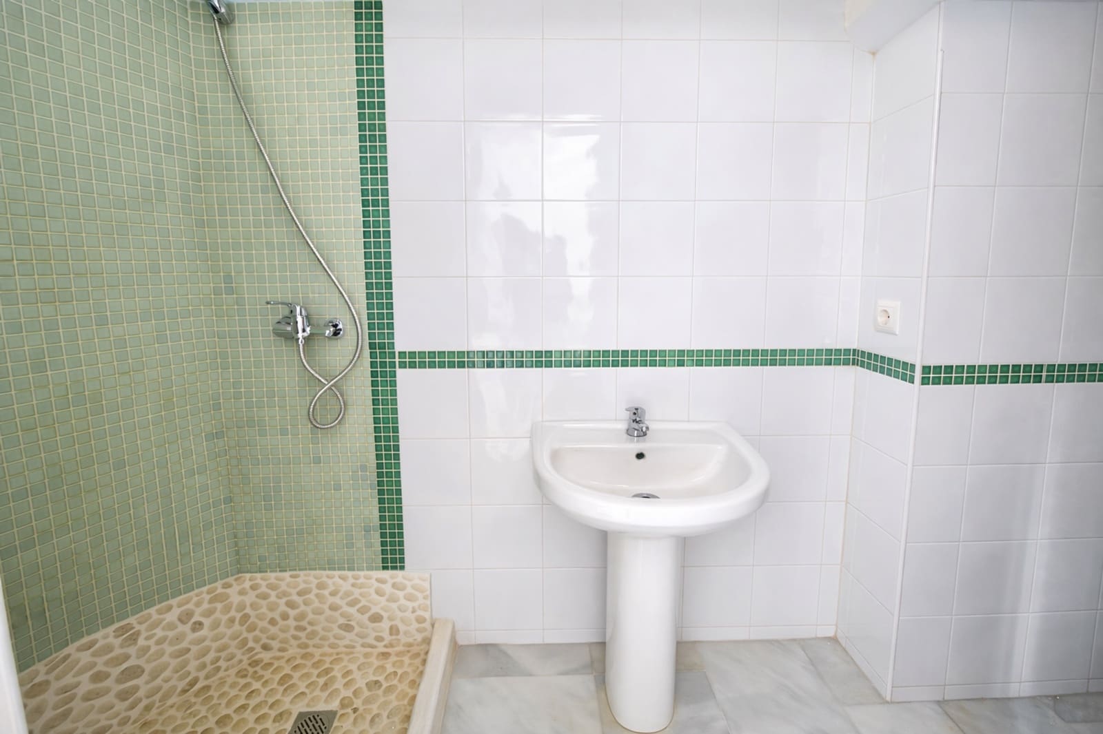 3 quarto Apartamento para venda em La Duquesa / Puerto de la Duquesa com piscina garagem - 275 000 € (Ref: 9836215)