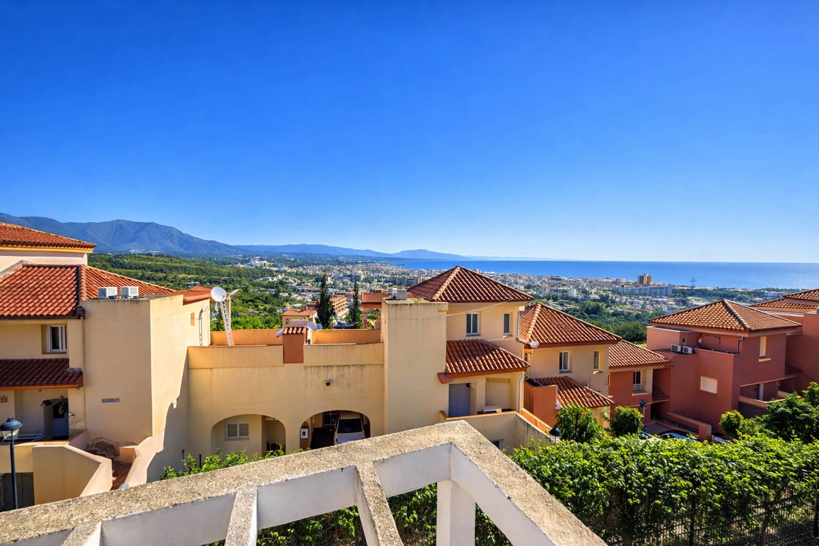 3 quarto Apartamento para venda em La Duquesa / Puerto de la Duquesa com piscina garagem - 275 000 € (Ref: 9836215)