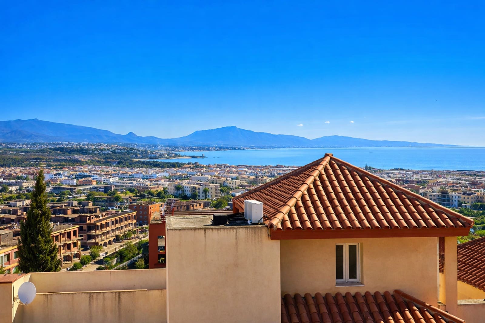 3 quarto Apartamento para venda em La Duquesa / Puerto de la Duquesa com piscina garagem - 275 000 € (Ref: 9836215)