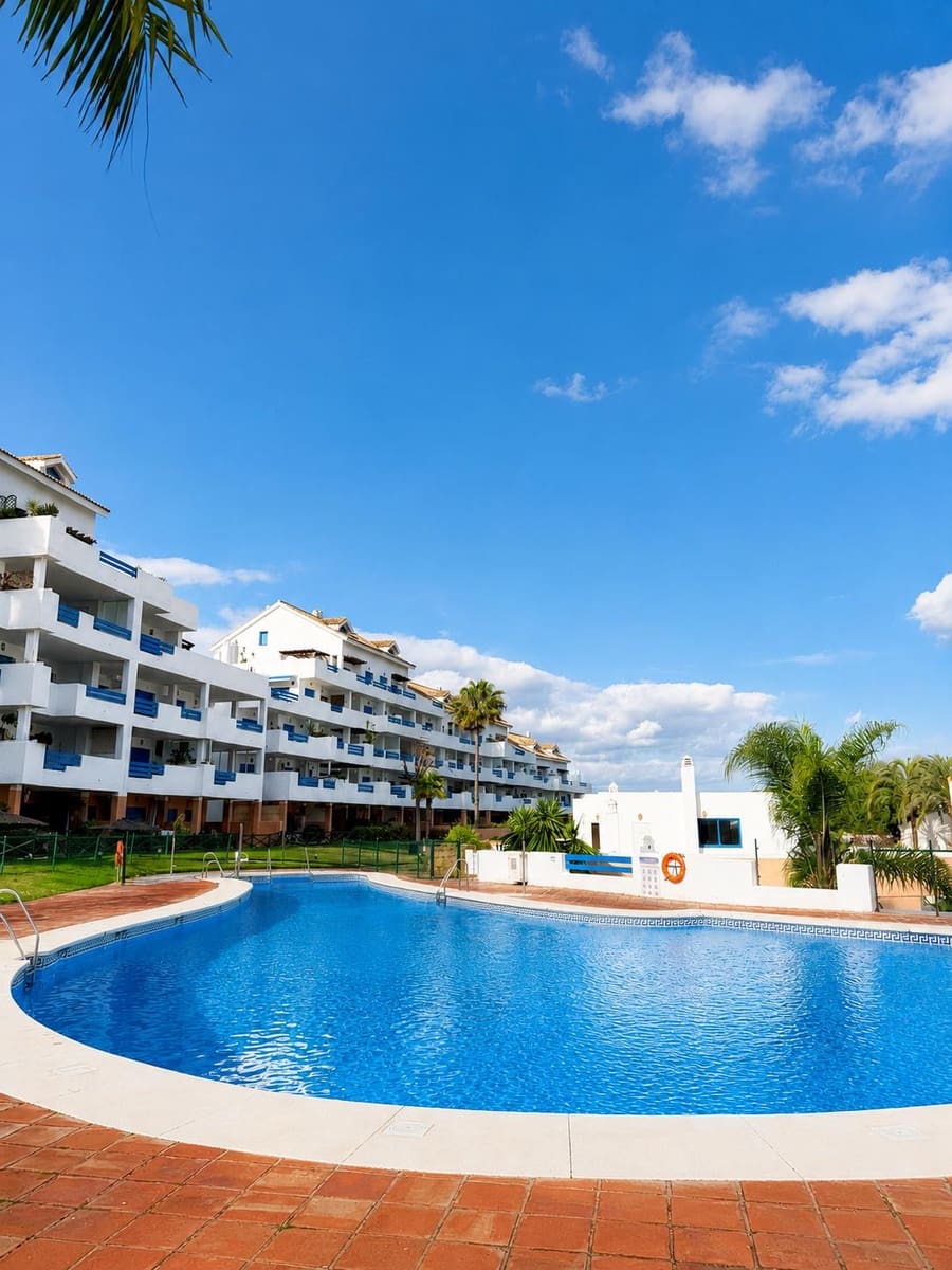 2 quarto Apartamento para venda em La Duquesa / Puerto de la Duquesa com piscina garagem - 298 000 € (Ref: 9849211)