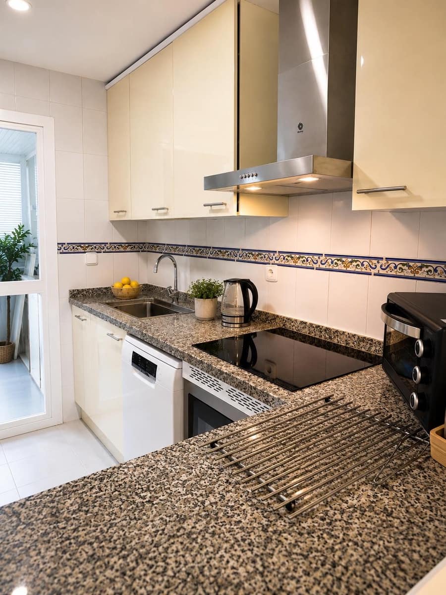 2 quarto Apartamento para venda em La Duquesa / Puerto de la Duquesa com piscina garagem - 298 000 € (Ref: 9849211)