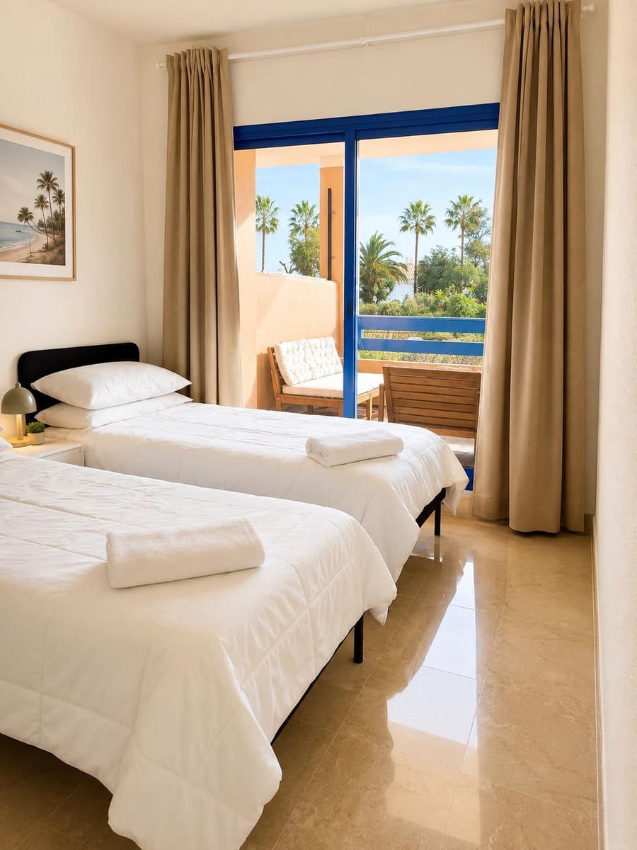 2 quarto Apartamento para venda em La Duquesa / Puerto de la Duquesa com piscina garagem - 298 000 € (Ref: 9849211)