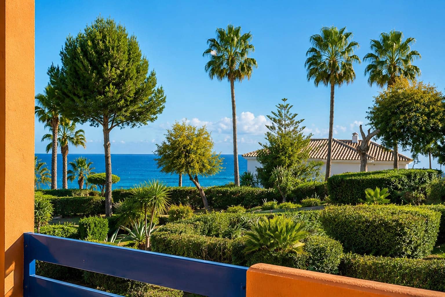 2 quarto Apartamento para venda em La Duquesa / Puerto de la Duquesa com piscina garagem - 298 000 € (Ref: 9849211)