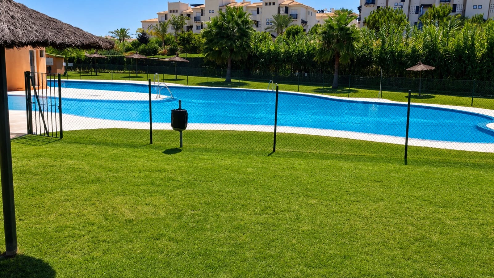 2 bedroom Apartment for sale in San Luis de Sabinillas with pool garage - € 265,000 (Ref: 9849212)