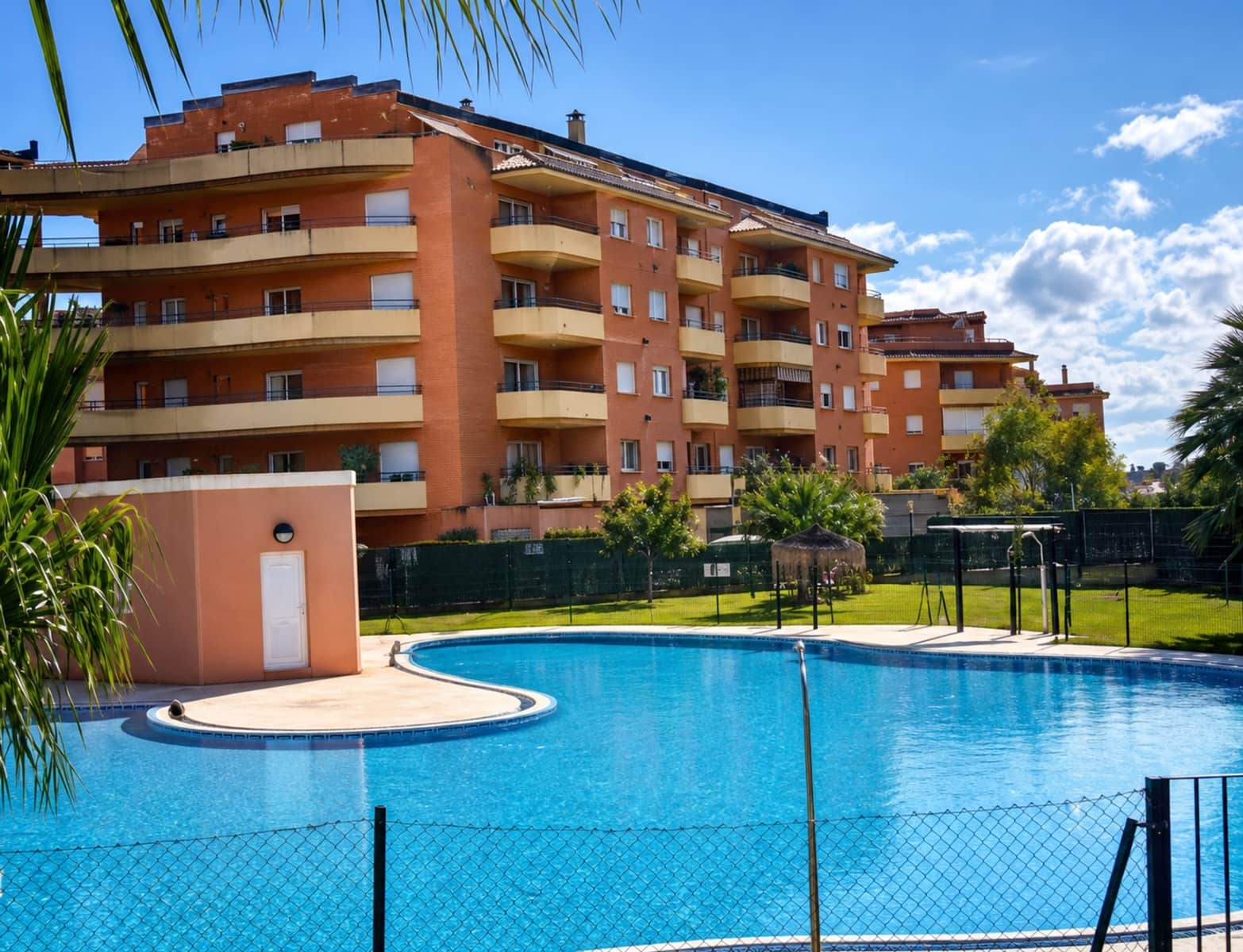 2 bedroom Apartment for sale in San Luis de Sabinillas with pool garage - € 265,000 (Ref: 9849212)