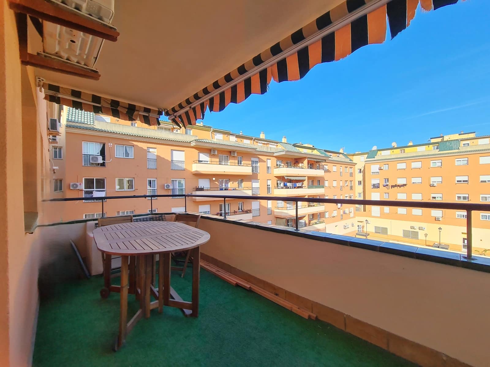 2 chambre Appartement à vendre à San Luis de Sabinillas avec piscine garage - 265 000 € (Ref: 9849212)