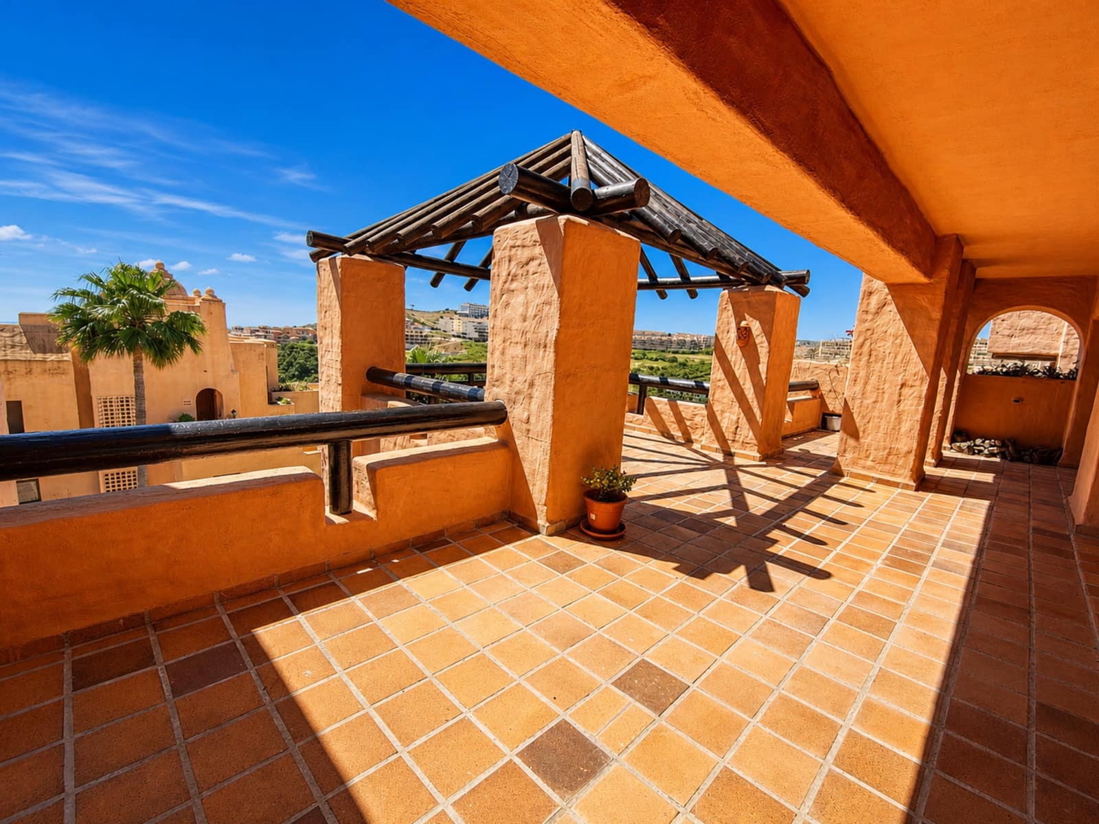 3 bedroom Penthouse for sale in San Luis de Sabinillas with pool garage - € 420,000 (Ref: 9849213)