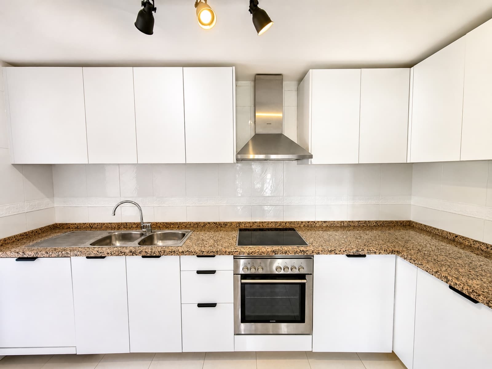 3 bedroom Penthouse for sale in San Luis de Sabinillas with pool garage - € 420,000 (Ref: 9849213)