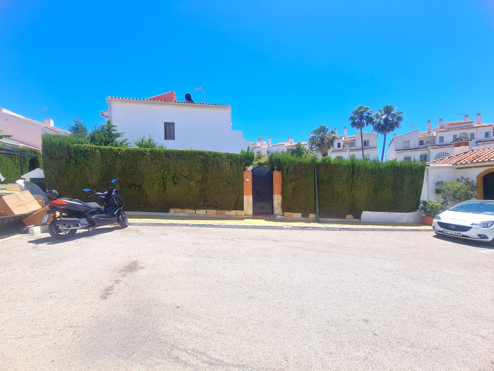 3 quarto Moradia Geminada para venda em Estepona com piscina garagem - 585 000 € (Ref: 9855206)