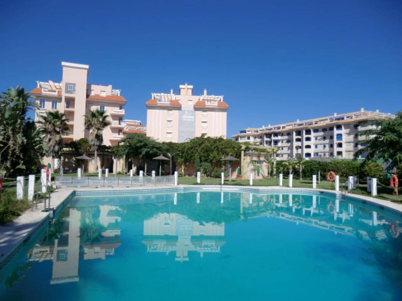 2 bedroom Apartment for sale in San Luis de Sabinillas with pool garage - € 270,000 (Ref: 9864990)