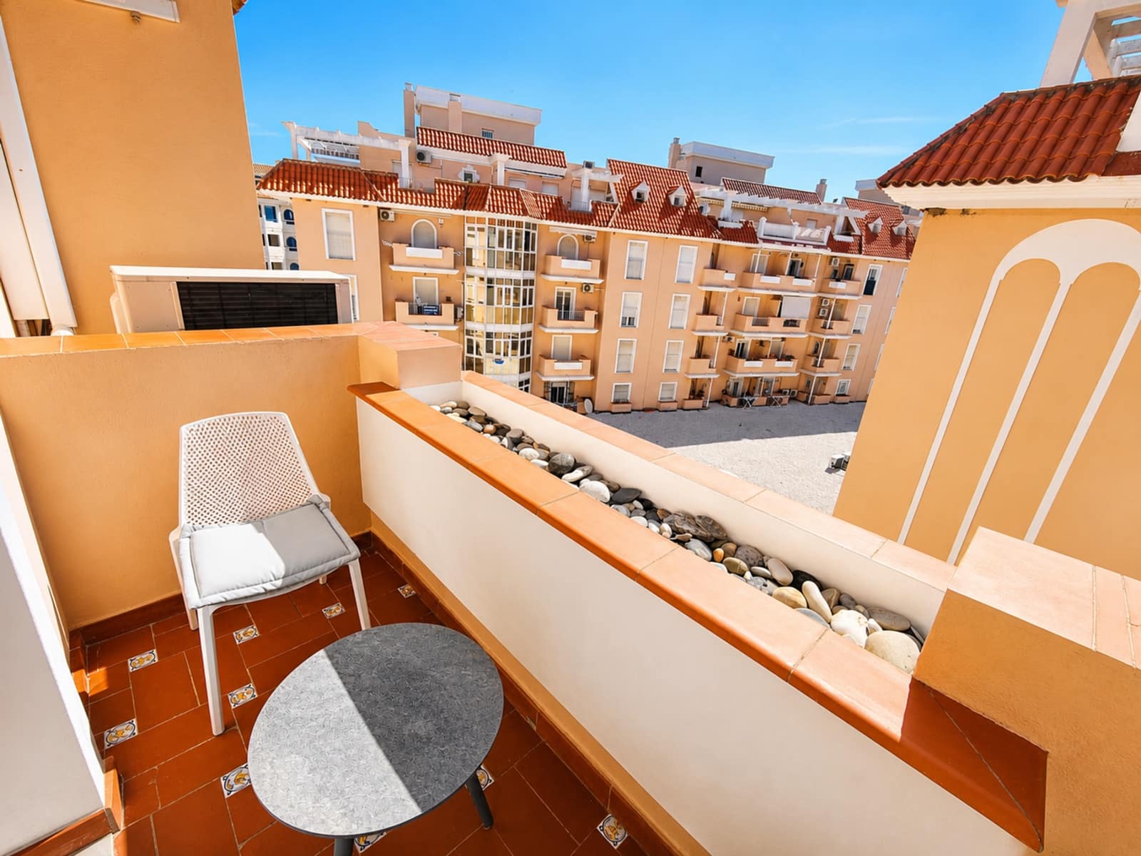 2 bedroom Apartment for sale in San Luis de Sabinillas with pool garage - € 270,000 (Ref: 9864990)