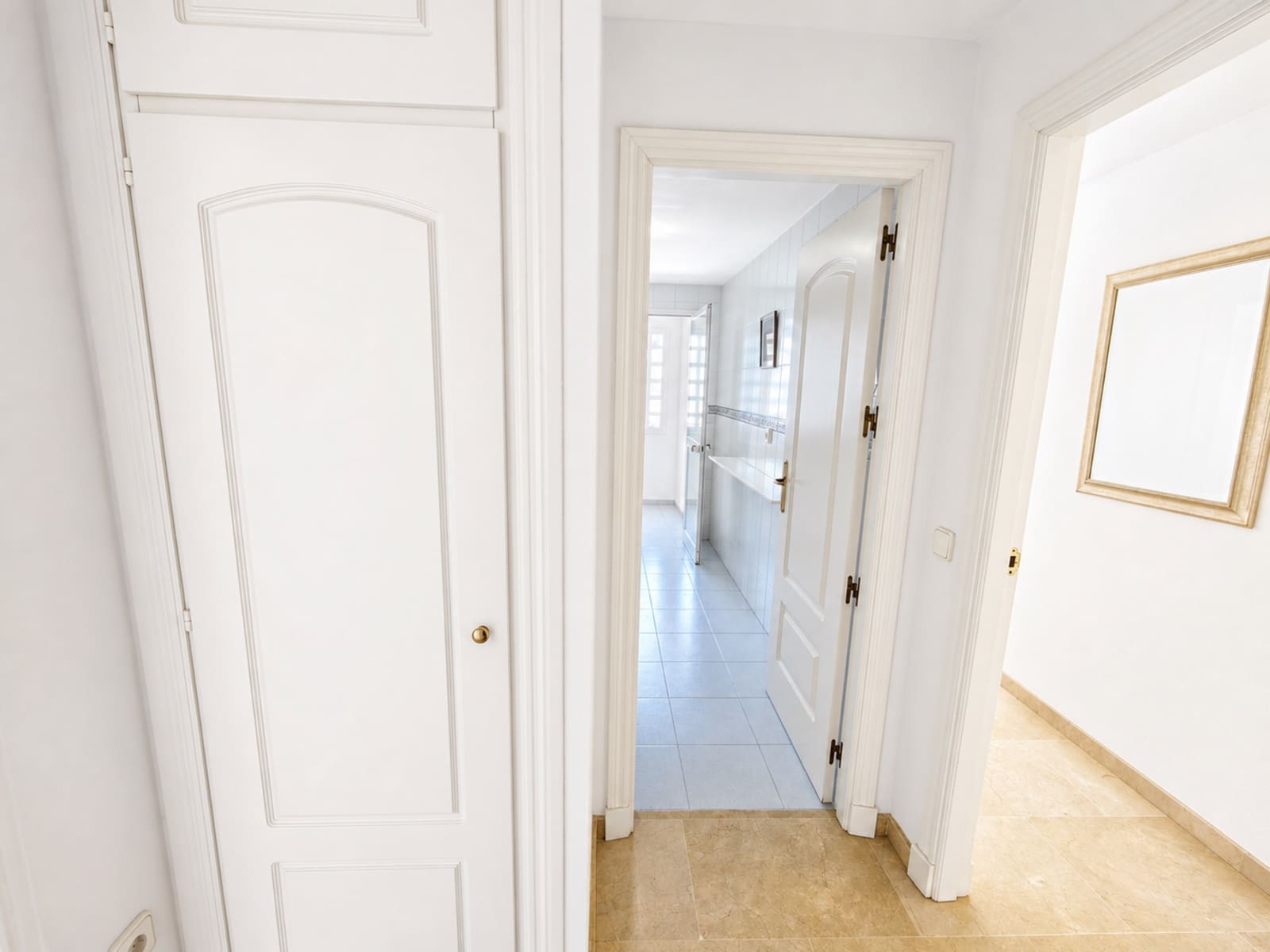 Apartamento de 1 habitación en La Duquesa / Puerto de la Duquesa en venta con piscina garaje - 299.000 € (Ref: 9873112)
