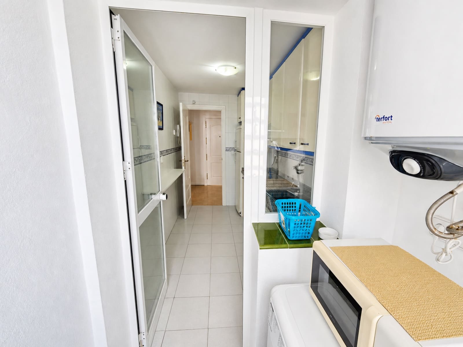 Apartamento de 1 habitación en La Duquesa / Puerto de la Duquesa en venta con piscina garaje - 299.000 € (Ref: 9873112)