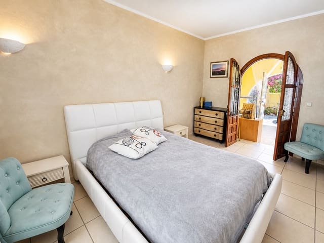 3 camera da letto Villa in vendita in La Duquesa / Puerto de la Duquesa, Manilva con garage - 595.000 € (Rif: 9873116)