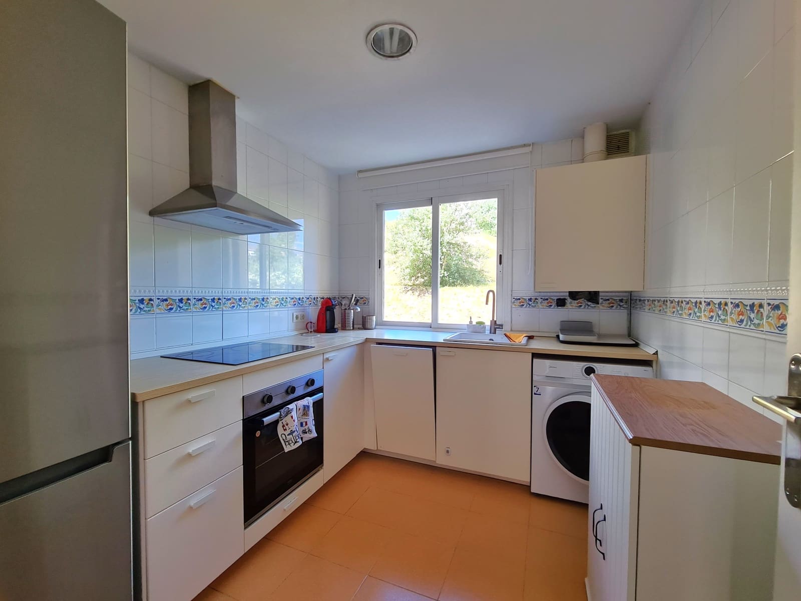 2 makuuhuone Huoneisto myytävänä paikassa Estepona mukana uima-altaan 
autotalli - 375 000 € (Ref: 9891922)