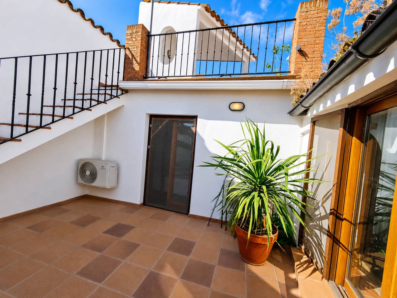 4 bedroom Townhouse for sale in Jimena de la Frontera - € 335,000 (Ref: 9929027)