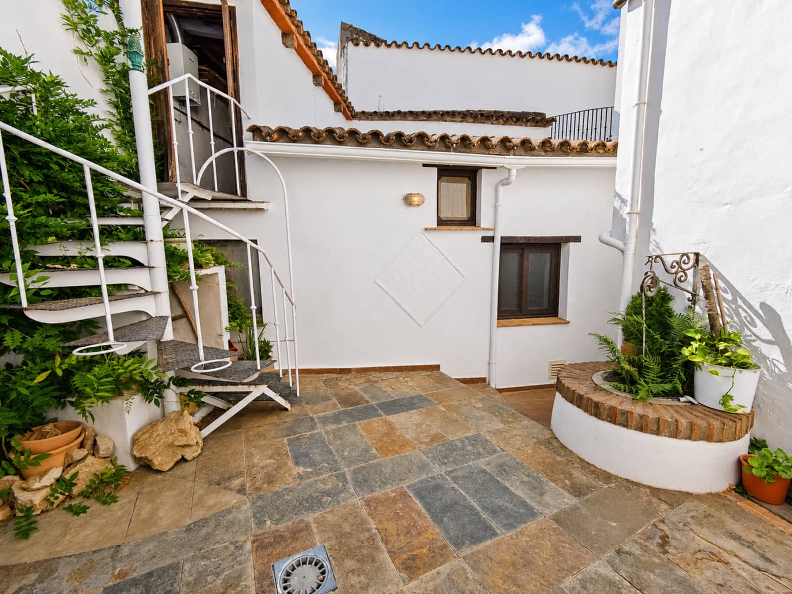 4 bedroom Townhouse for sale in Jimena de la Frontera - € 335,000 (Ref: 9929027)