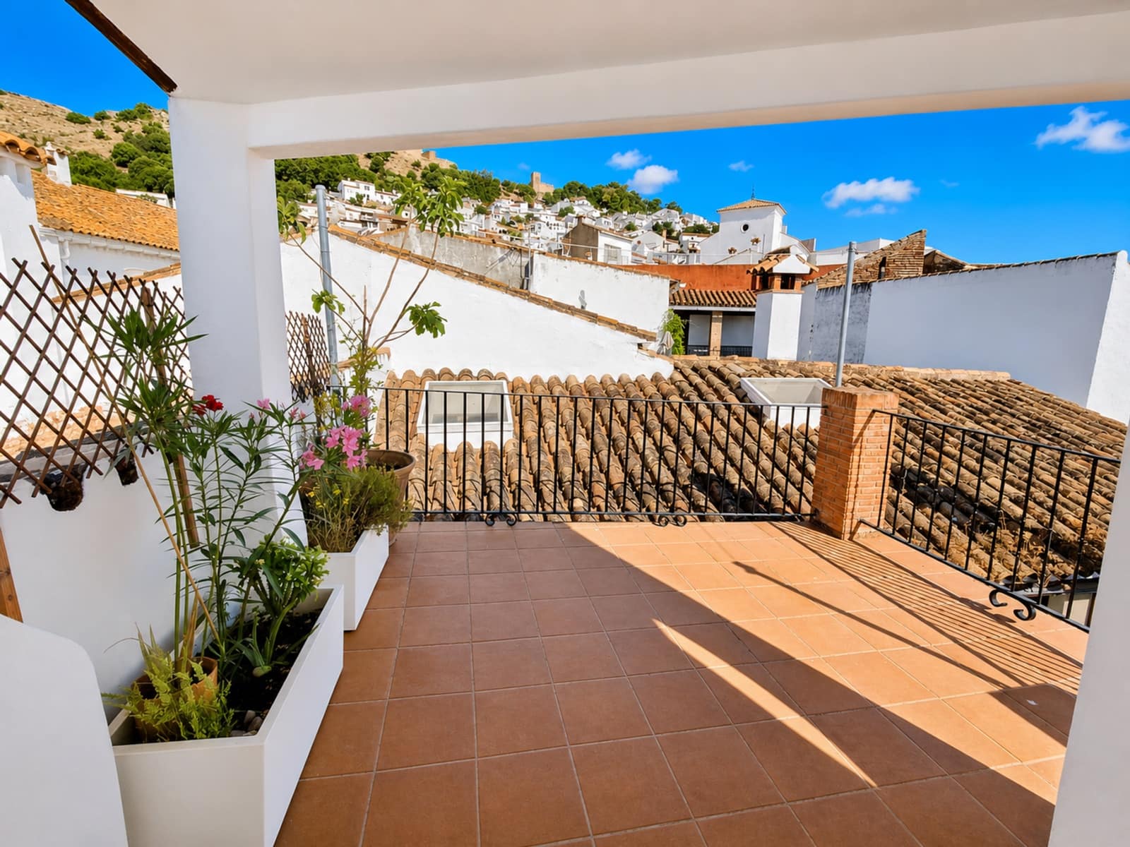 4 bedroom Townhouse for sale in Jimena de la Frontera - € 335,000 (Ref: 9929027)