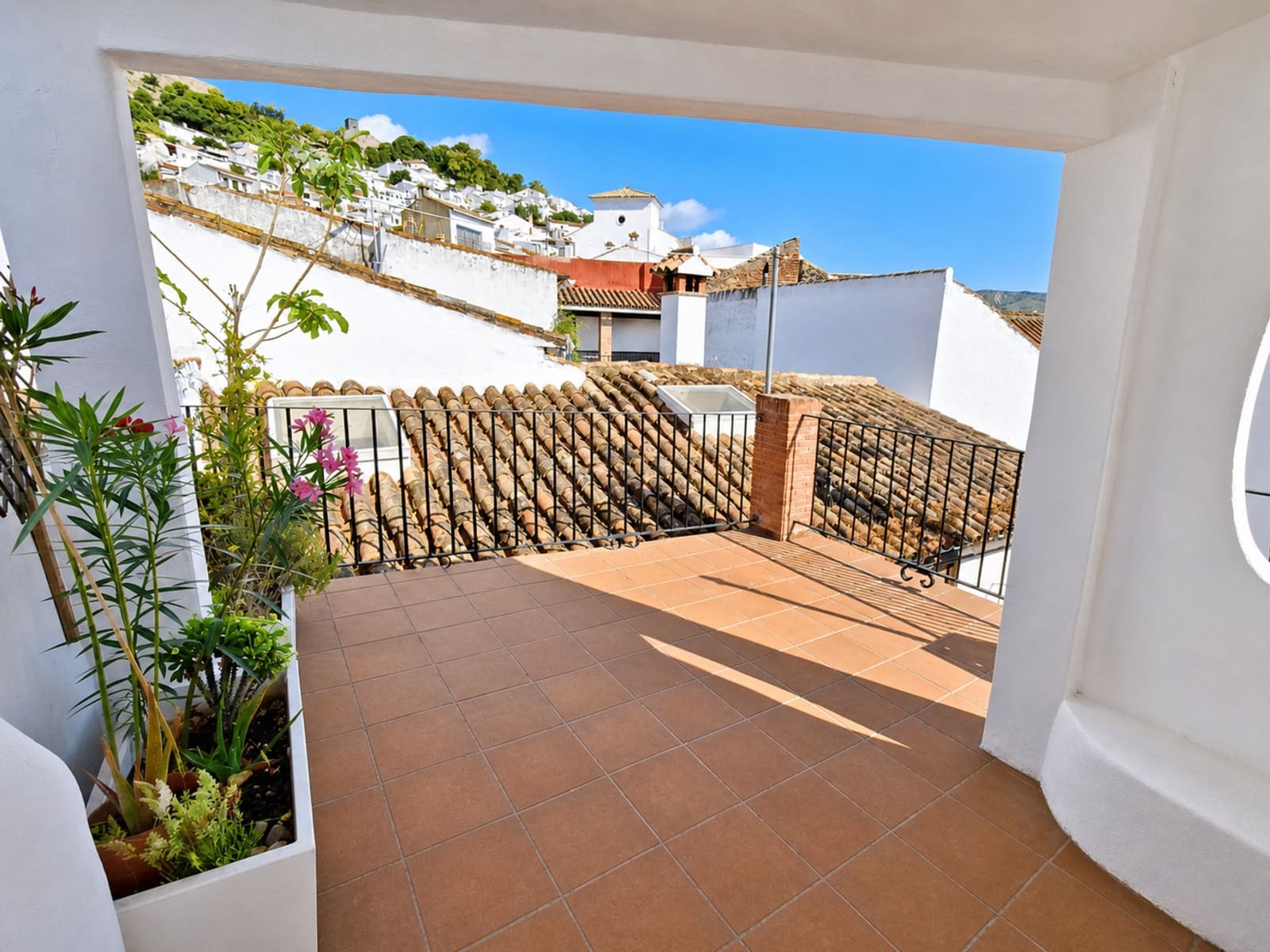 4 bedroom Townhouse for sale in Jimena de la Frontera - € 335,000 (Ref: 9929027)