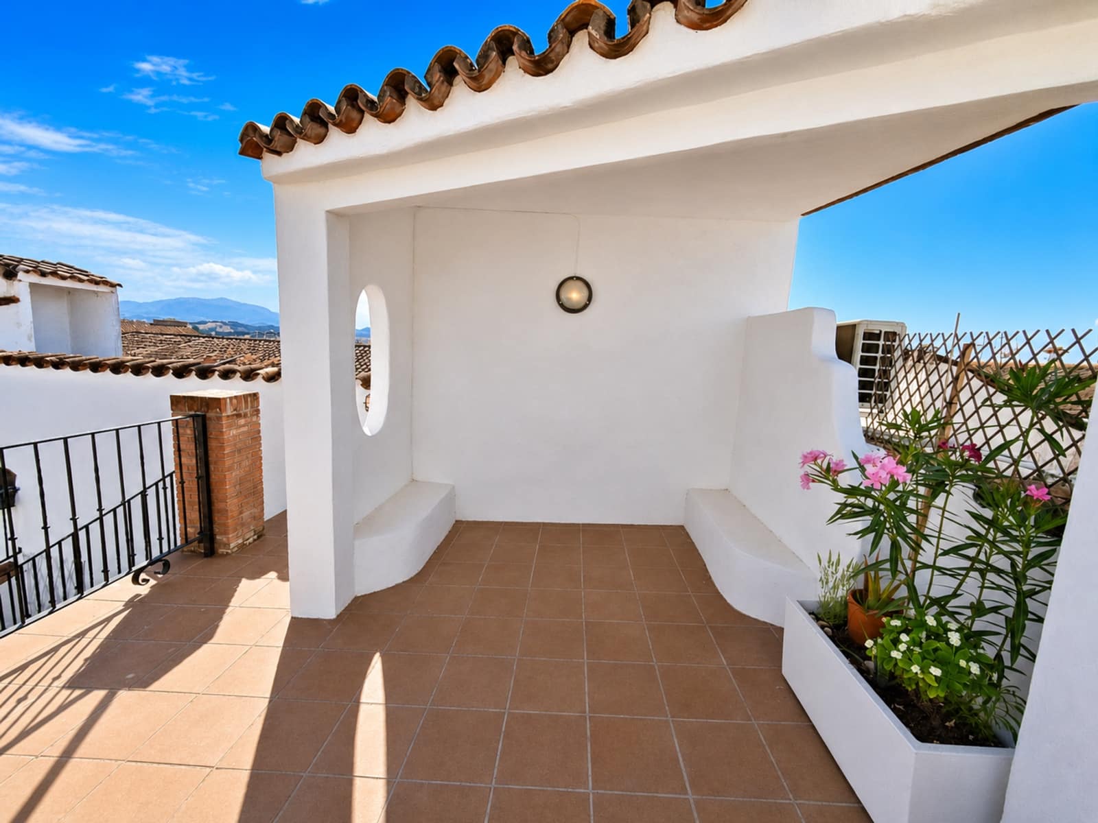 4 bedroom Townhouse for sale in Jimena de la Frontera - € 335,000 (Ref: 9929027)