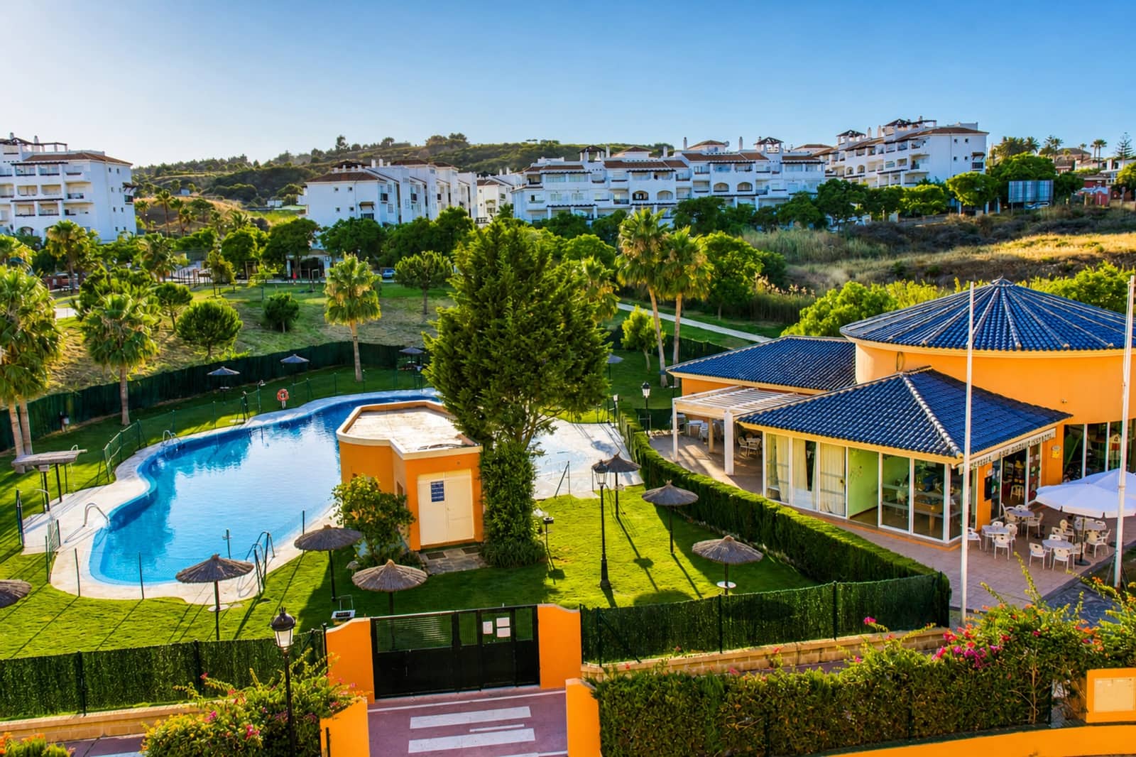 1 bedroom Apartment for sale in San Luis de Sabinillas with pool garage - € 227,500 (Ref: 9929028)