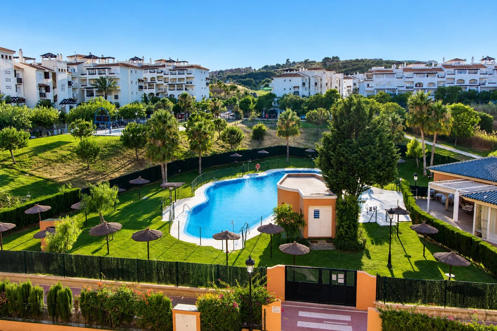1 bedroom Apartment for sale in San Luis de Sabinillas with pool garage - € 227,500 (Ref: 9929028)