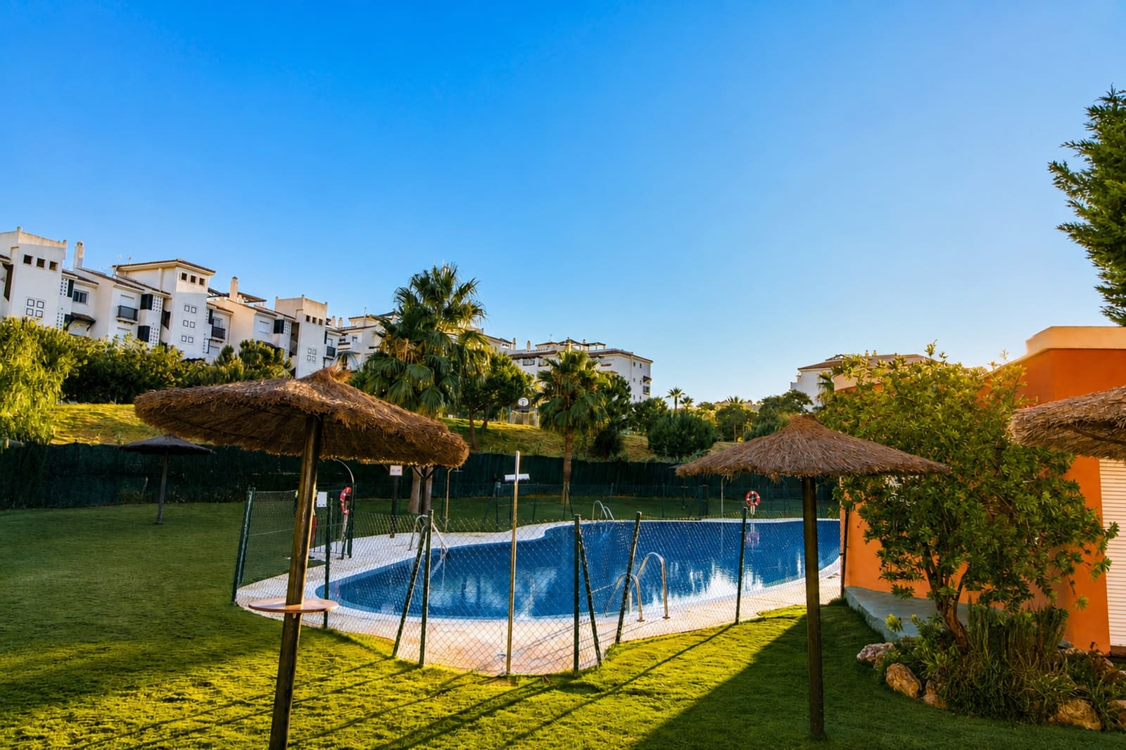 1 bedroom Apartment for sale in San Luis de Sabinillas with pool garage - € 227,500 (Ref: 9929028)