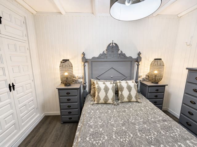 2 soverom Leilighet til salgs i La Duquesa / Puerto de la Duquesa, Manilva med svømmebasseng garasje - € 195 000 (Ref: 9941968)