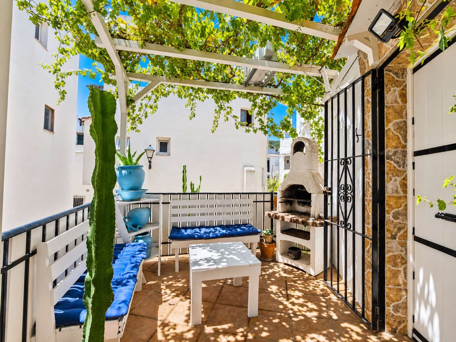 2 soveværelse Lejlighed til salg i La Duquesa / Puerto de la Duquesa med swimmingpool garage - € 195.000 (Ref: 9941968)
