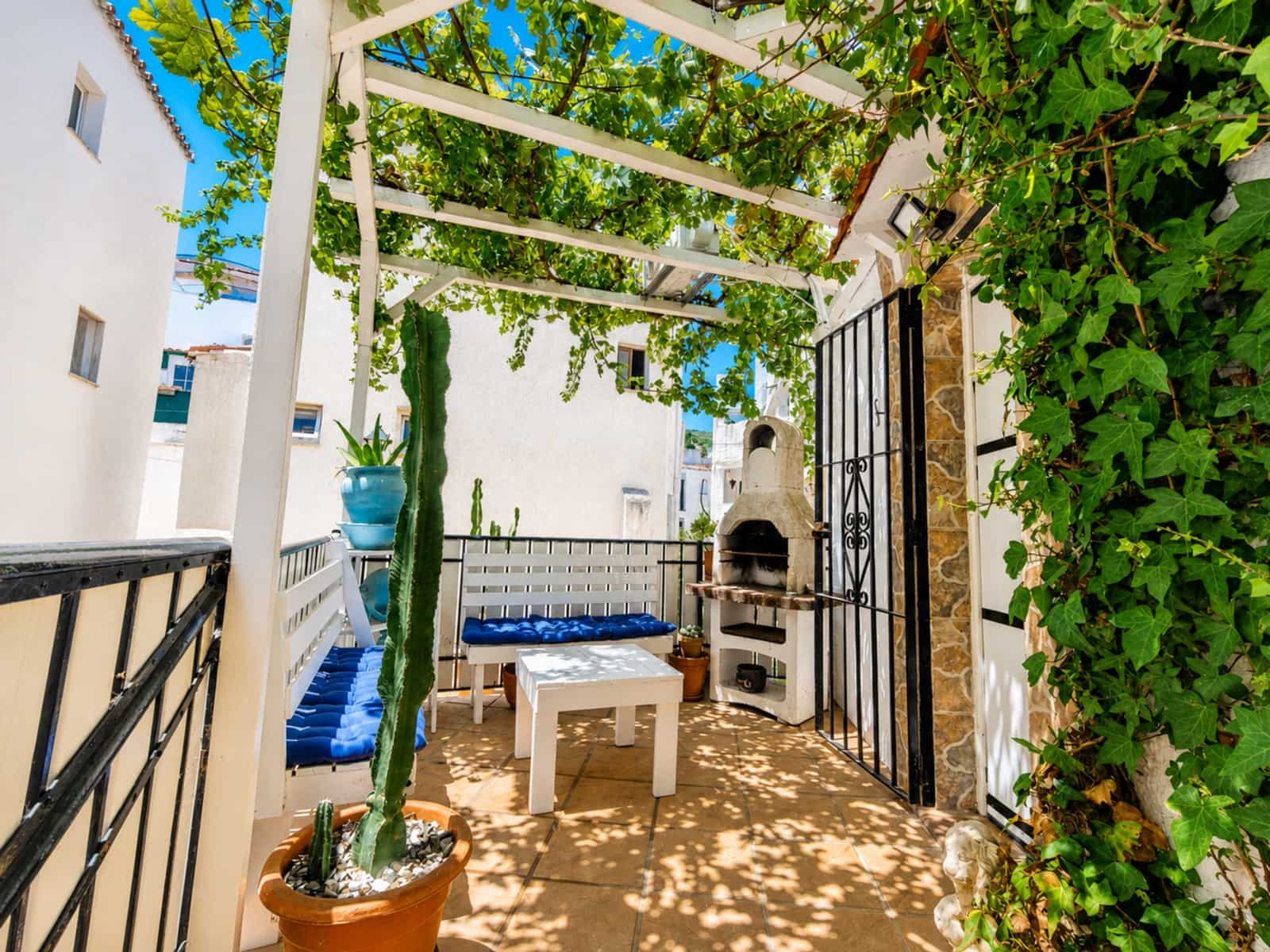2 soveværelse Lejlighed til salg i La Duquesa / Puerto de la Duquesa med swimmingpool garage - € 195.000 (Ref: 9941968)