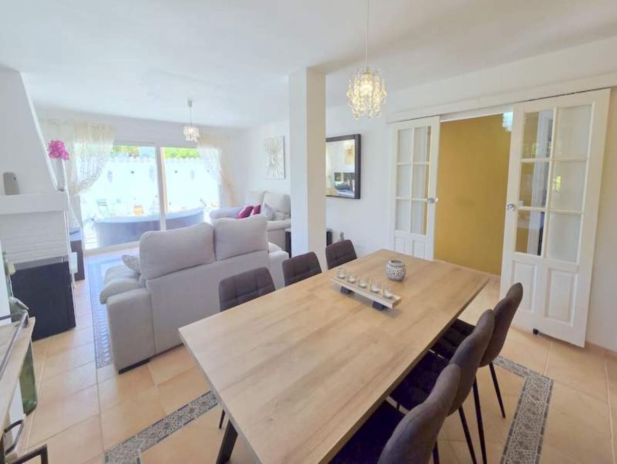 5 soverom Villa til salgs i La Duquesa / Puerto de la Duquesa med svømmebasseng garasje - € 595 000 (Ref: 9941969)