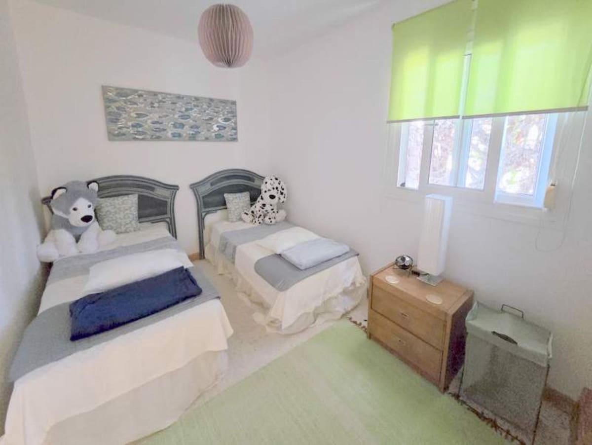 5 soverom Villa til salgs i La Duquesa / Puerto de la Duquesa med svømmebasseng garasje - € 595 000 (Ref: 9941969)