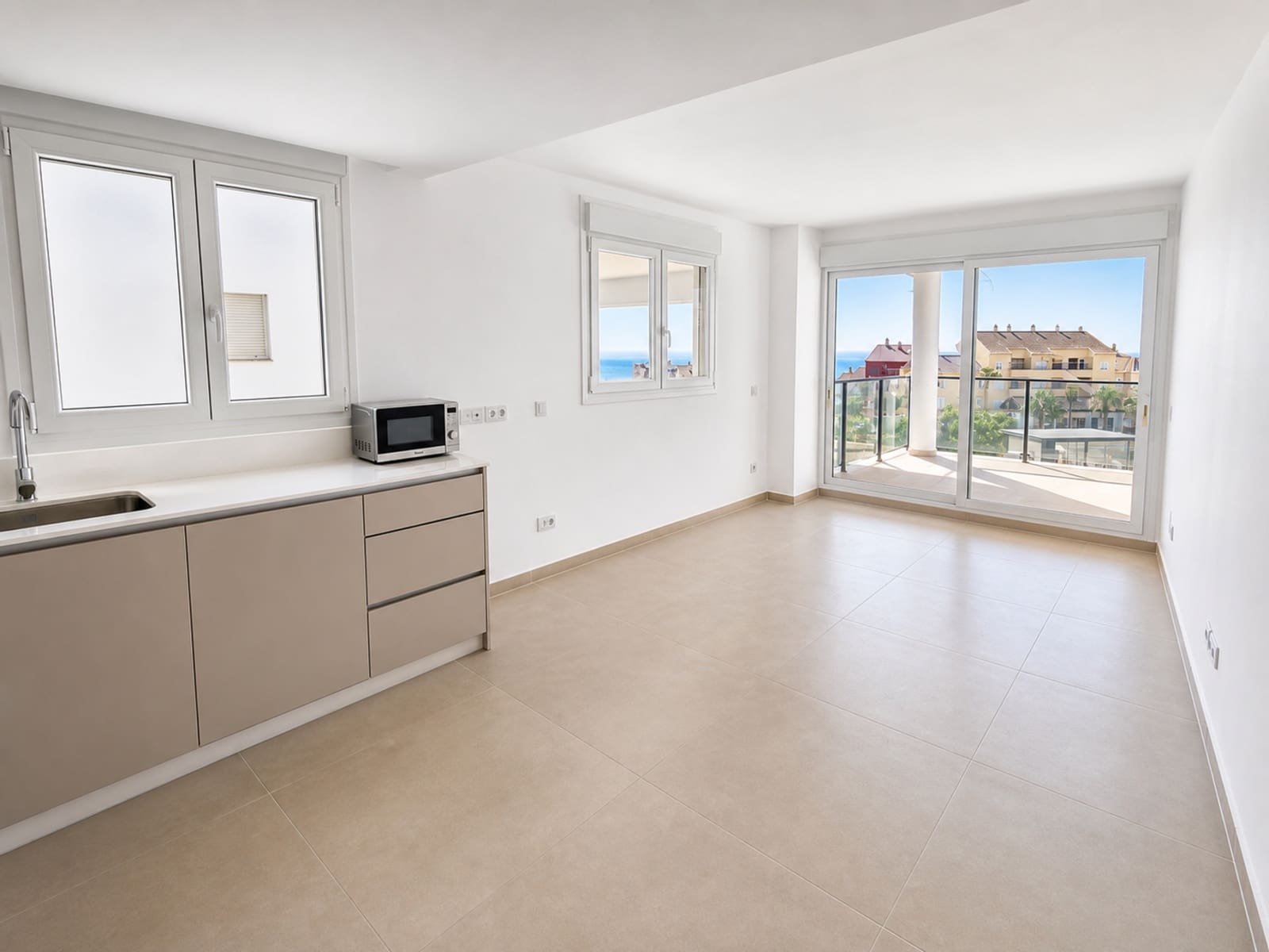2 soverom Leilighet til salgs i La Duquesa / Puerto de la Duquesa med svømmebasseng garasje - € 399 000 (Ref: 9949390)