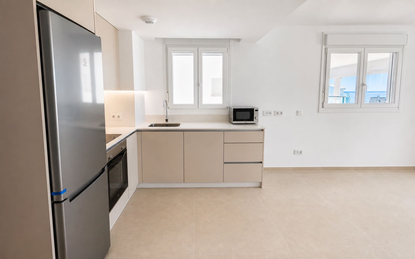 2 soverom Leilighet til salgs i La Duquesa / Puerto de la Duquesa med svømmebasseng garasje - € 399 000 (Ref: 9949390)
