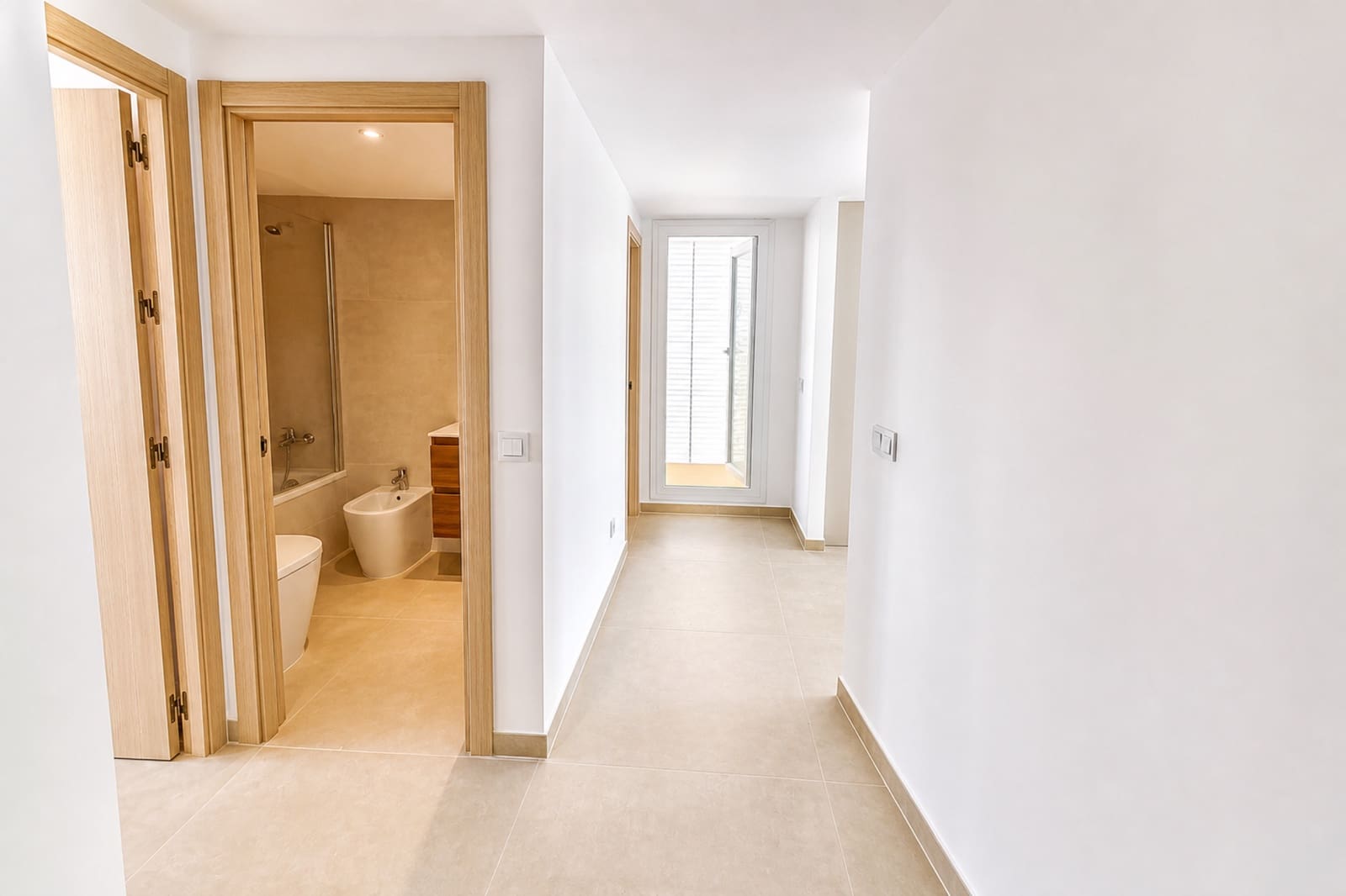 2 soverom Leilighet til salgs i La Duquesa / Puerto de la Duquesa med svømmebasseng garasje - € 399 000 (Ref: 9949390)